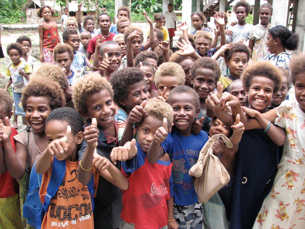 Fenualoa_Tuo_school_children