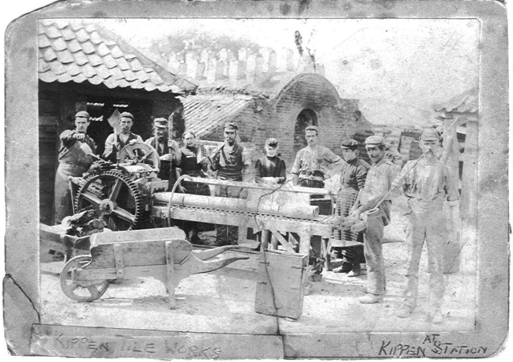 VTRA00100 - Kippen Tile workers at Kippen Station